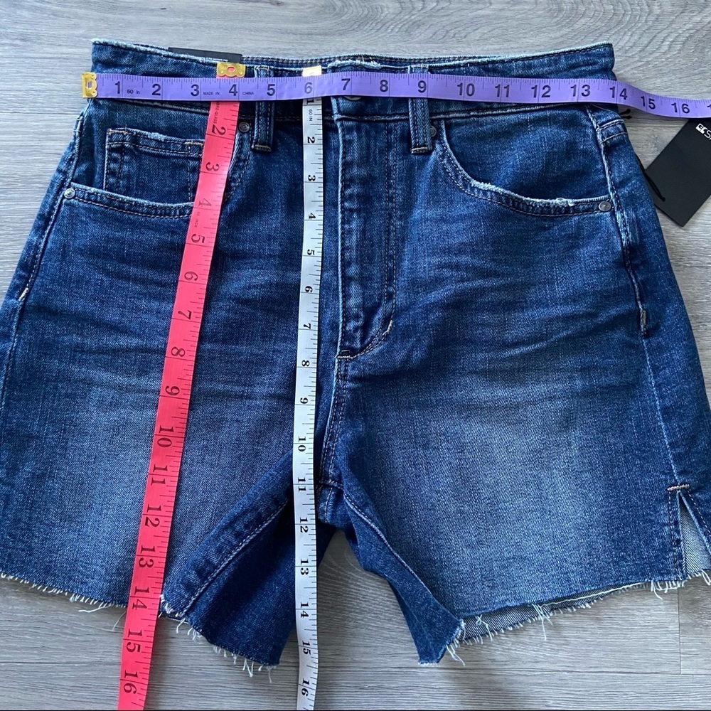 Joe's Jeans High Rise Vintage Easy Short Jeans NWT - Size 24 - Picture 14 of 14